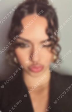 BEAUTIFUL CHAOS POP-UP STORE RANDOM TRADING CARD Daniela photocard image