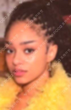 SIS (Soft Is Strong) Weverse US Exclusive Manon photocard image