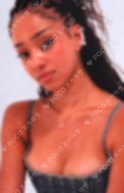 SIS (Soft Is Strong) PHOTOCARD + TIN CASE SET Manon photocard image