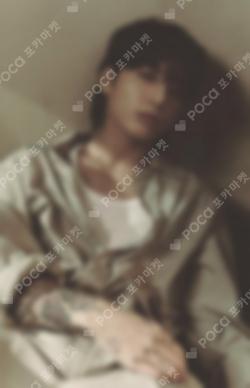 GOLDEN : The Moments WEVERSE JUNGKOOK photocard image