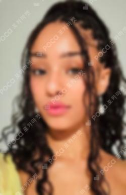 SIS (Soft Is Strong) WEVERSE Manon photocard image