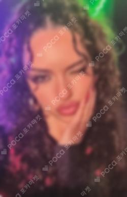 BEAUTIFUL CHAOS POP-UP STORE RANDOM TRADING CARD Daniela photocard image