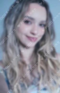 SIS (Soft Is Strong) BROADCAST Daniela photocard image