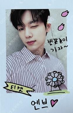 EVNNIZ POP-UP STORE CHERRY BLOSSOM PARK RANDOM POLAROID PACK LEEJEONGHYEON photocard image