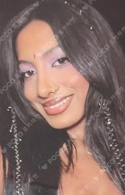 BEAUTIFUL CHAOS WEVERSE Lara photocard image