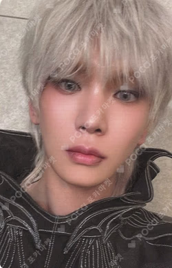 HUNTER Monument Ver. Key photocard image