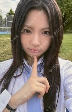 DANCING ALONE WITHMUU KYA photocard image