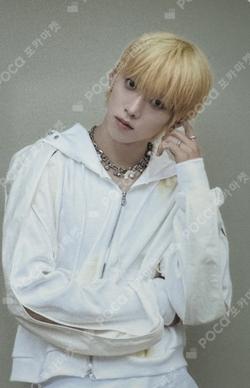 LOUD & PROUD kiwee ver. KAMDEN photocard image
