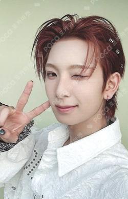 LOUD & PROUD TARGET ver. KYRELL photocard image