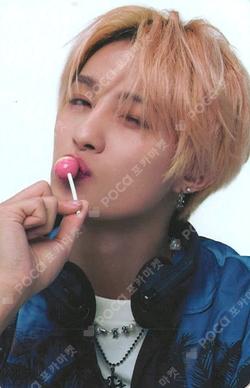 SMTOWN LIVE 2025 in LONDON SPECIAL GIFT YANGYANG photocard image