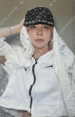 LOUD & PROUD kiwee ver. JIHO photocard image