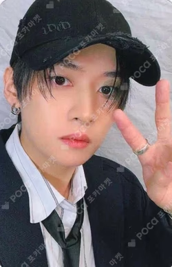 KARMA YES24 LEE KNOW photocard image