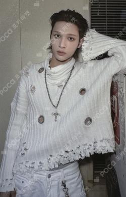 LOUD & PROUD kiwee ver. MACKIAH photocard image