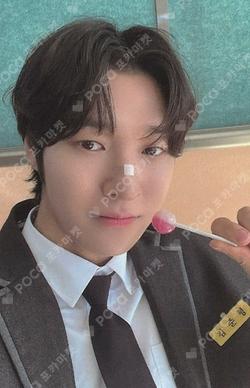 OnlyOneOf gallery bOOk ‘year bOOk’ JunJi photocard image