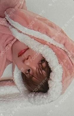 a;effect MUVVE LUCKY DRAW Q photocard image