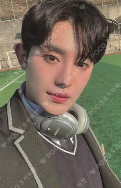 OnlyOneOf gallery bOOk ‘year bOOk’ Mill photocard image