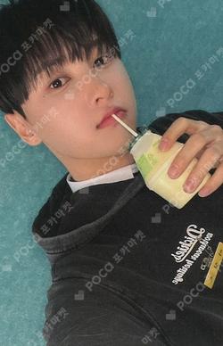 OnlyOneOf gallery bOOk ‘year bOOk’ fromm store Rie photocard image