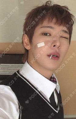 OnlyOneOf gallery bOOk ‘year bOOk’ KB photocard image
