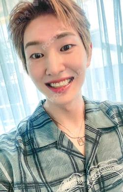 SHINee ONEW photocard image