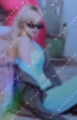 CRAZY COMPACT ver. WEVERSE KIM CHAEWON photocard image