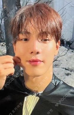 THE X APPLEMUSIC SHOWNU photocard image