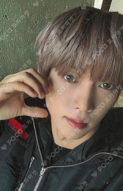 ONE QUESTION Release Event KAMDEN photocard image