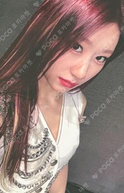 GUESS WHO YIZHIYU CHAERYEONG photocard image