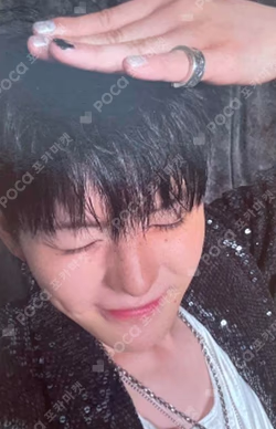 LOVE PULSE SPORTY/TEUME VER. WEVERSE YOSHI photocard image