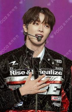 1st STAGE to RIIZE Digital Code ver./ Blu-ray ver. PRE-ORDER EVENT SUNGCHAN photocard image
