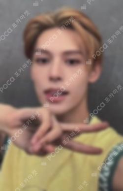 COLOR OUTSIDE THE LINES Scene 1 ver. JAMES photocard image