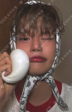 UPSIDE DOWN kiwee ALBUM VER. KTOWN4U LEE DAE HWI photocard image
