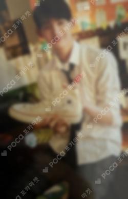 First Howling : WE WEVERSE JO photocard image