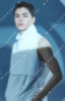 SEVENTEEN WORLD TOUR [NEW_] Trading Card Set VERNON photocard image