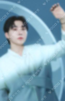 SEVENTEEN WORLD TOUR [NEW_] Trading Card Set