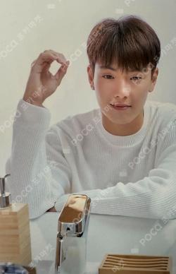 Tonymoly SHOWNU photocard image