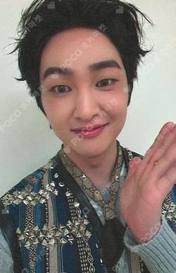 SHINee ONEW photocard image
