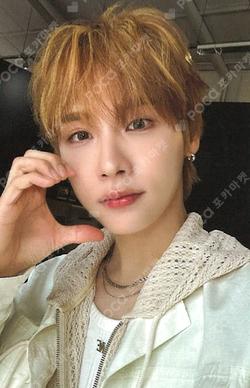 UPSIDE DOWN Photobook VER. JEON WOONG photocard image