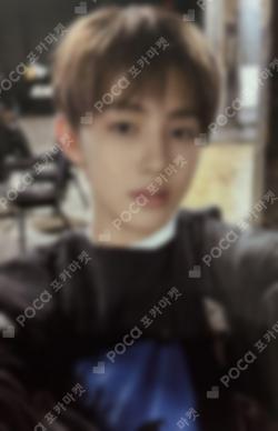 COLOR OUTSIDE THE LINES Weverse Albums A ver. SEONG HYEON photocard image
