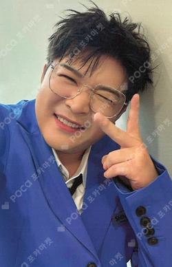 2025 SEASON'S GREETINGS SHINDONG photocard image
