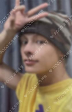 COLOR OUTSIDE THE LINES STUDIO CHOOM GIFT JAMES photocard image