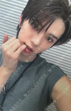 LOUD & PROUD SOUND WAVE BRIAN photocard image
