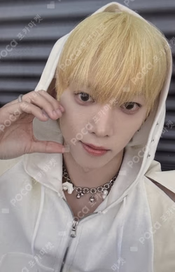 LOUD & PROUD kiwee ver. KAMDEN photocard image