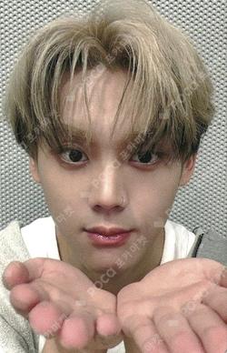 ONE FACT JUMP UP TAG photocard image