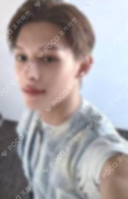 COLOR OUTSIDE THE LINES HMV JAMES photocard image