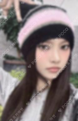 bomb YIZHIYU LUCKY DRAW YUNAH photocard image