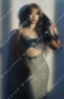 tmrw Magazine China SAKURA photocard image