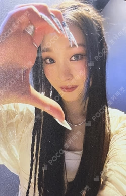 FAMOUS YETIMALL ANNIE photocard image