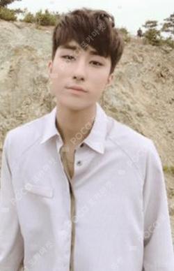 ONE HARIN photocard image