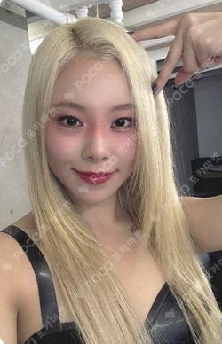 IN the mood YGLOBAL Whee In photocard image