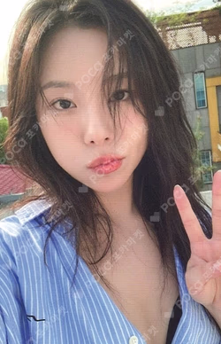Whee In 2025 SEASON'S GREETINGS [Whee In's Either Side] SILICONE BOTTLE SET Whee In photocard image